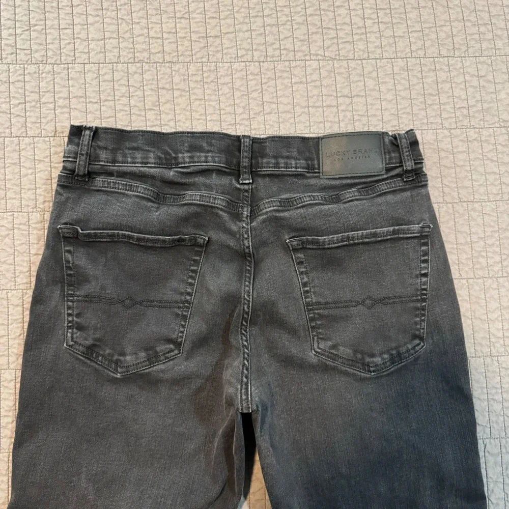 Lucky Brand Jeans Men's 34x30‎ (33x29) Black 410 Athletic Straight Stretch Faded